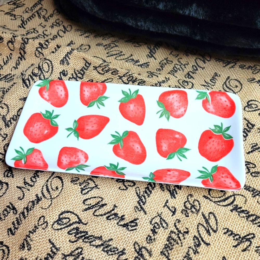 Ceramic rectangle serving plate  with strawberry pattern